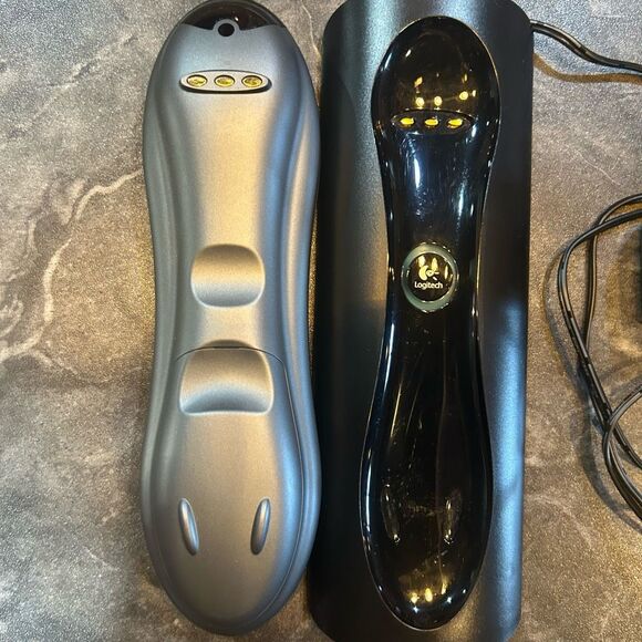 Logitech Harmony 880 Gray Universal Remote with Charging Dock - Picture 5 of 7